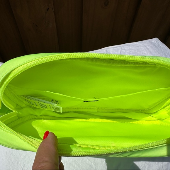 Gap Neon Green Fanny Pack NWT - Picture 6 of 6